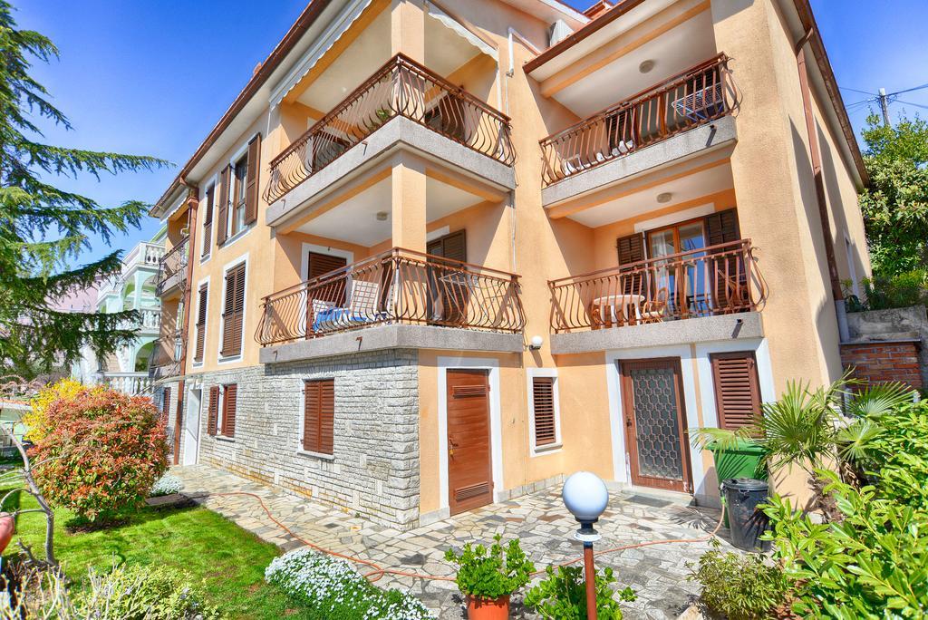 Apartments Creska 629 Рабац Екстер'єр фото